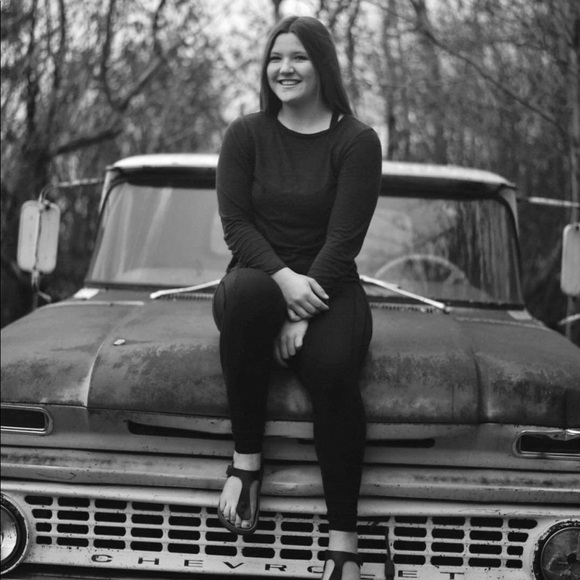 Meet your Posher, Tailyn - Picture 1 of 1